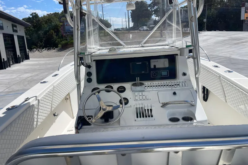  Yacht Photos Pics 2002 Fountain 38 CC Tournament Edition boat cockpit with steering wheel and control panel.