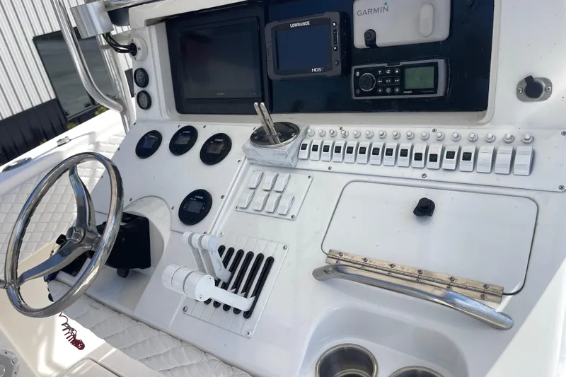  Yacht Photos Pics Console of 2002 Fountain 38 CC Tournament Edition boat with navigation and control systems.