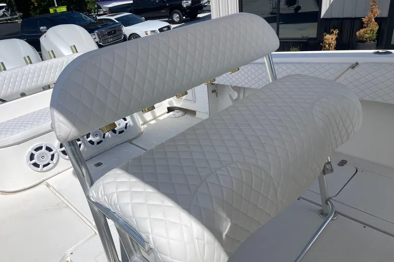  Yacht Photos Pics White quilted seating on 2002 Fountain 38 CC Tournament Edition boat deck.
