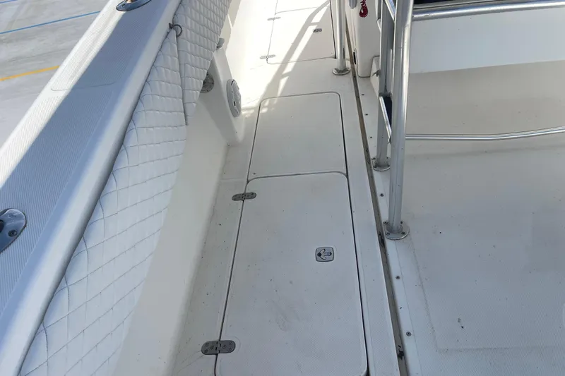  Yacht Photos Pics 2002 Fountain 38 CC Tournament Edition boat deck with storage compartments and padded railing.