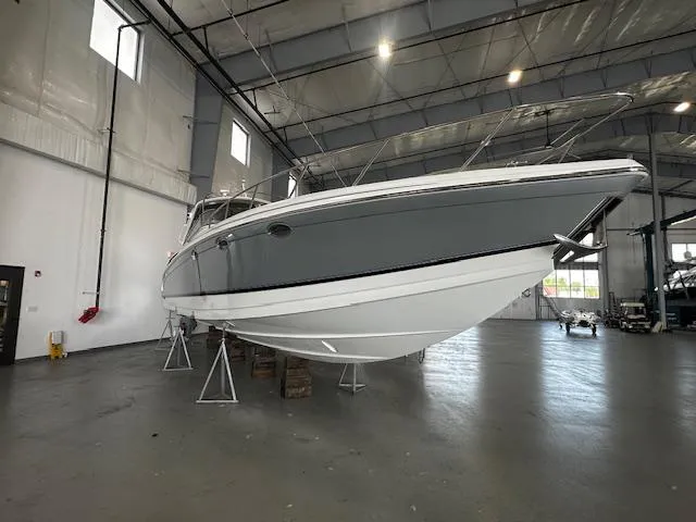  Yacht Photos Pics 2005 Formula 400 SS boat in a spacious indoor storage facility.