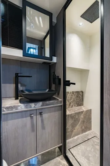 Bella Yacht Photos Pics 2022 Cranchi A46 - Image 35