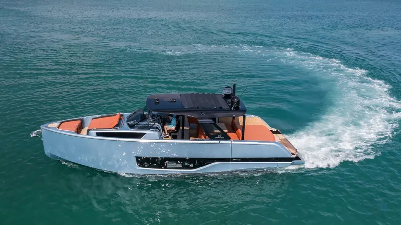 Bella Yacht Photos Pics 2022 Cranchi A46 - Image 10