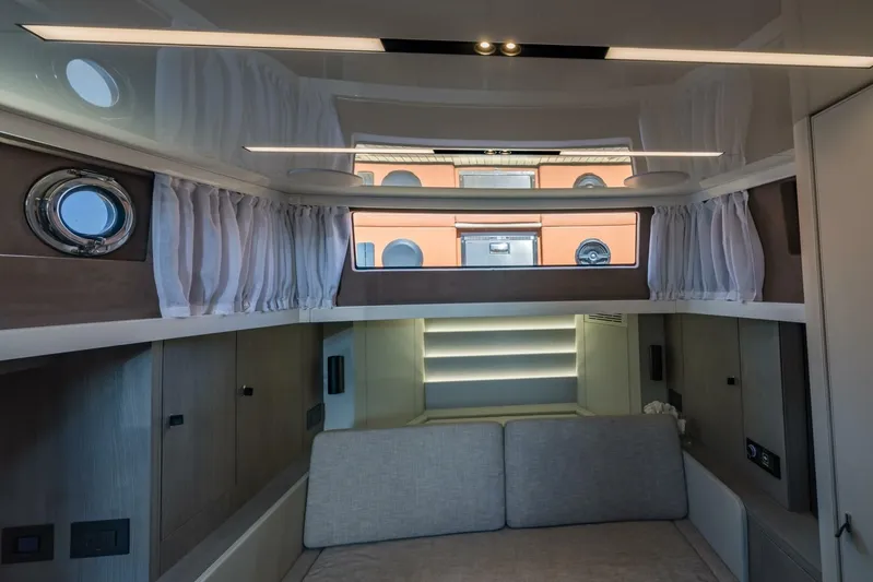 Bella Yacht Photos Pics 2022 Cranchi A46 - Image 33