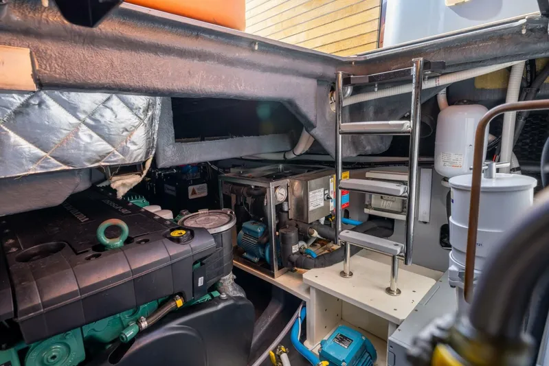 Bella Yacht Photos Pics 2022 Cranchi A46 - Image 36