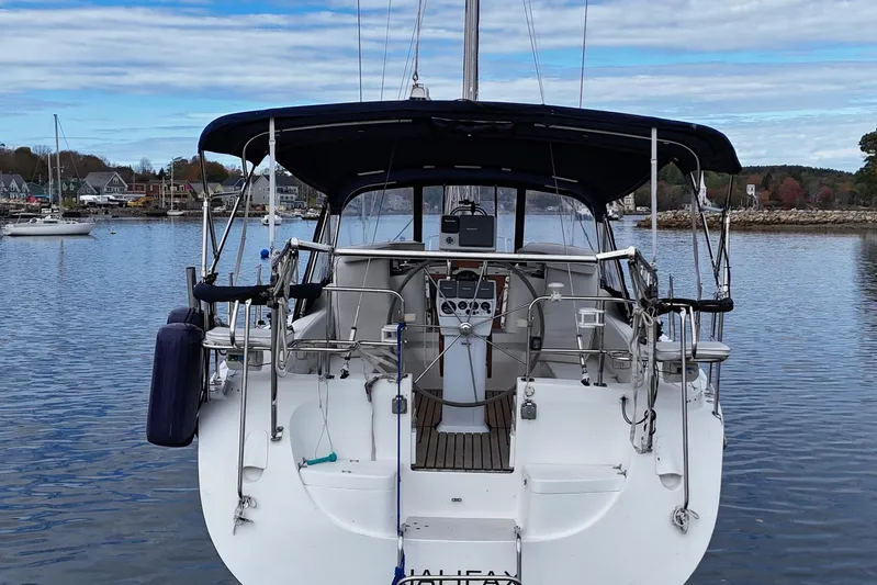 Rendez-vous Yacht Photos Pics Catalina 387 sailboat, 2003 model, docked in a scenic harbor with clear skies.