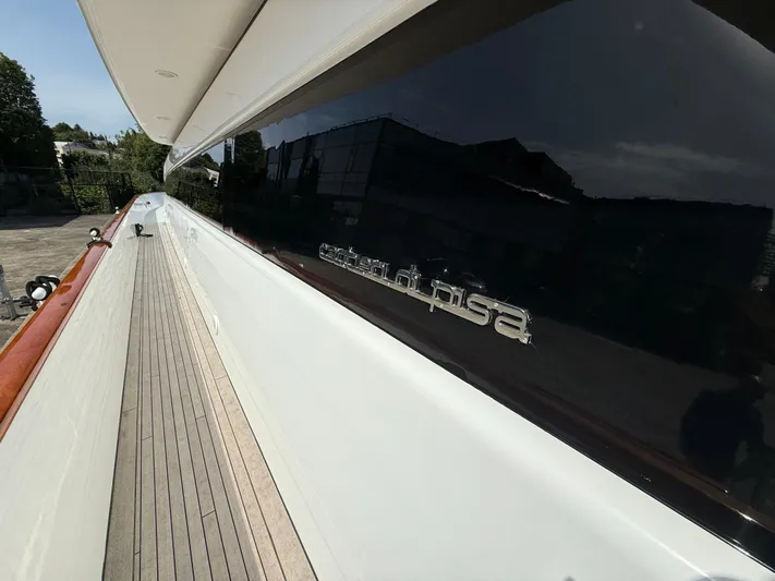 Arrivederci IV Yacht Photos Pics Cantieri di Pisa AKHIR 1998 yacht, sleek design with polished wood deck and reflective windows.