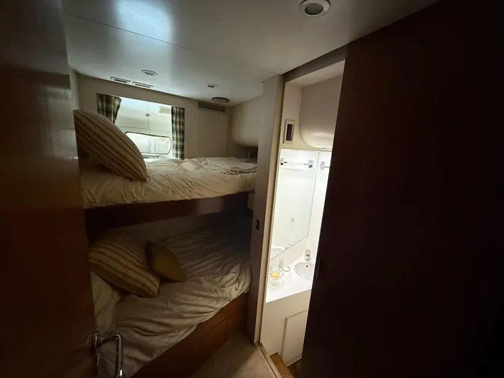 Arrivederci IV Yacht Photos Pics Bunk beds in 1998 Cantieri di Pisa AKHIR yacht cabin with adjacent bathroom.