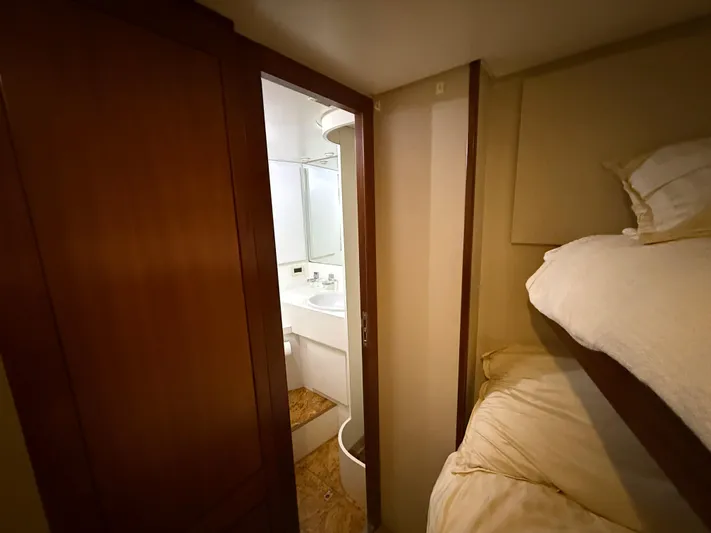 Arrivederci IV Yacht Photos Pics Cozy cabin interior with bunk beds and bathroom on 1998 Cantieri di Pisa AKHIR yacht.