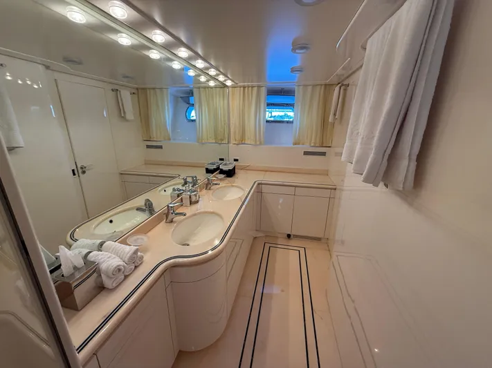 Arrivederci IV Yacht Photos Pics 