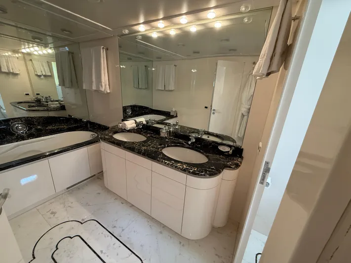 Arrivederci IV Yacht Photos Pics 