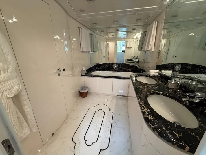 Arrivederci IV Yacht Photos Pics 