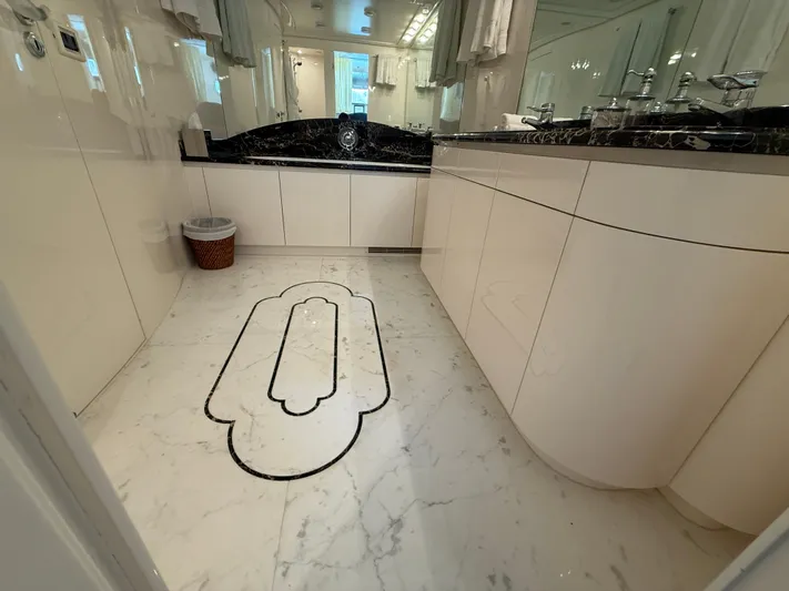 Arrivederci IV Yacht Photos Pics 