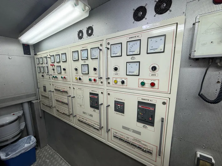 Arrivederci IV Yacht Photos Pics 