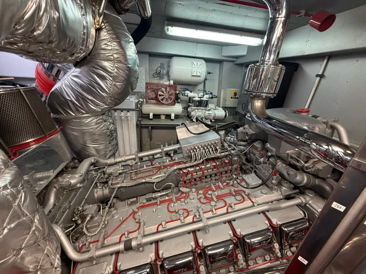 Arrivederci IV Yacht Photos Pics 