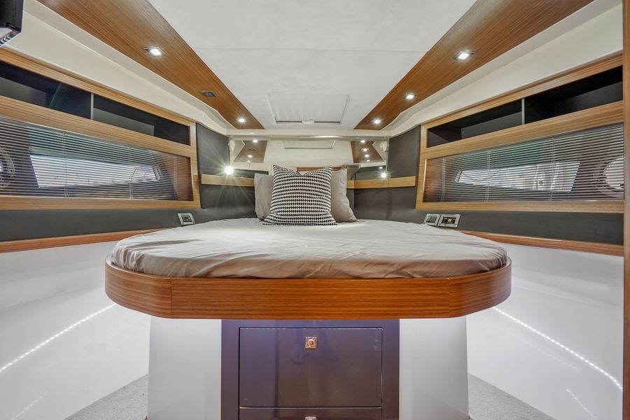 2014 Azimut Atlantis 38