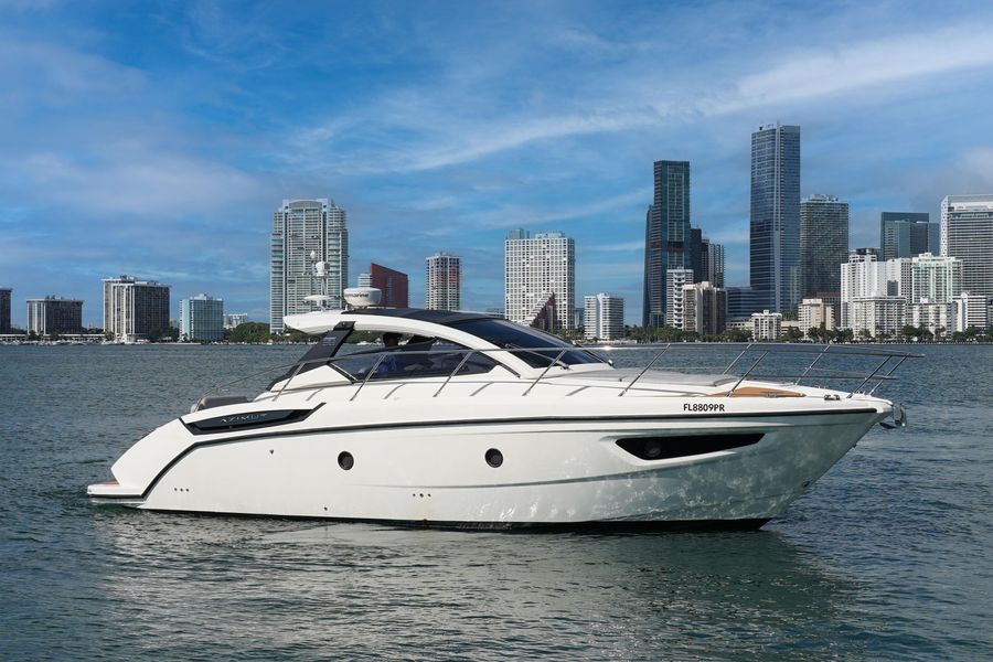 2014 Azimut Atlantis 38