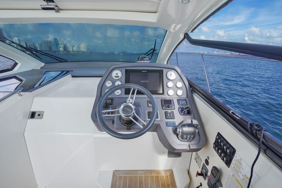 2014 Azimut Atlantis 38