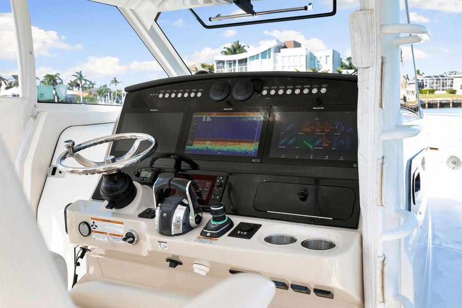 2019 Boston Whaler 420 Outrage