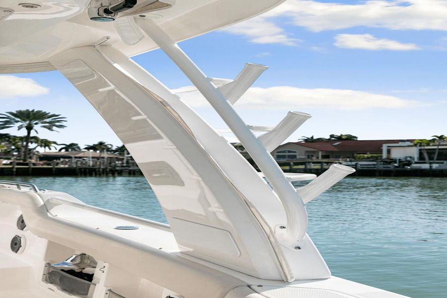 2019 Boston Whaler 420 Outrage