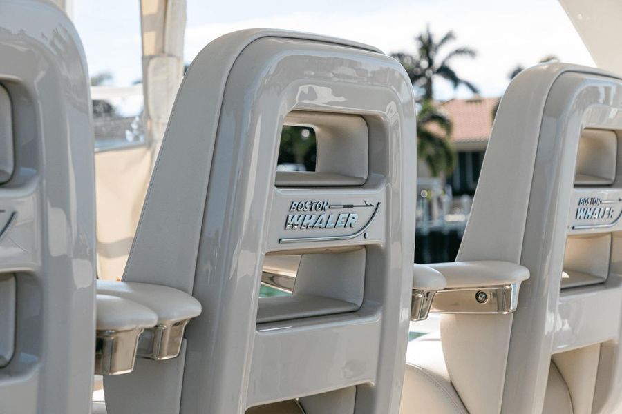 2019 Boston Whaler 420 Outrage