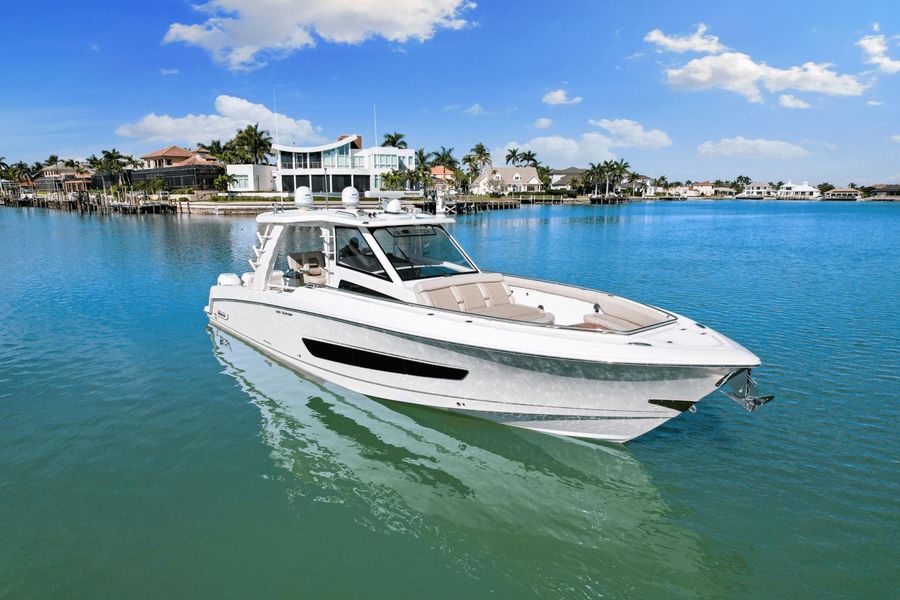 2019 Boston Whaler 420 Outrage