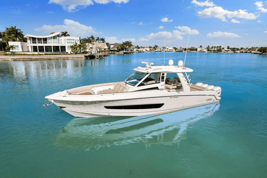 2019 Boston Whaler 420 Outrage