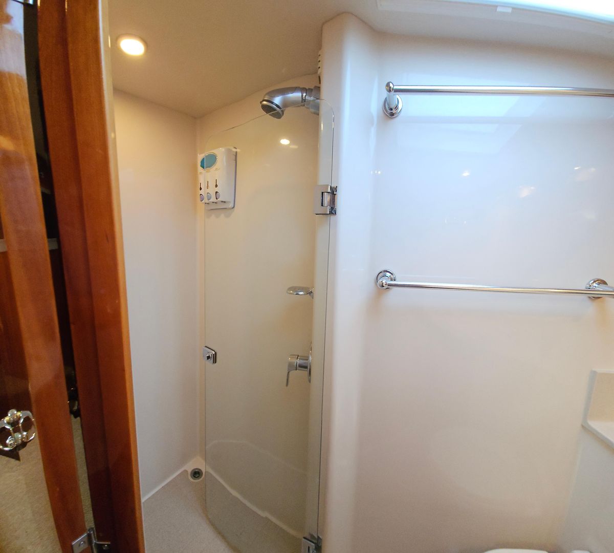 2004 Riviera 64 