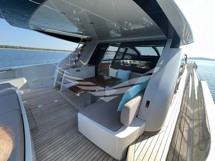  Yacht Photos Pics 8851323_20230607023011450_1_XLARGE.jpg