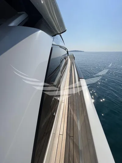  Yacht Photos Pics 8851323_20230607023009405_1_XLARGE.jpg