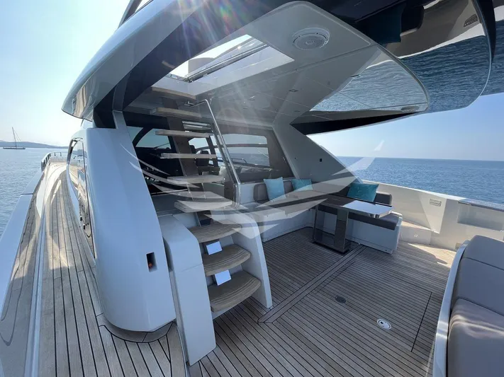  Yacht Photos Pics 8851323_20230607023017465_1_XLARGE.jpg