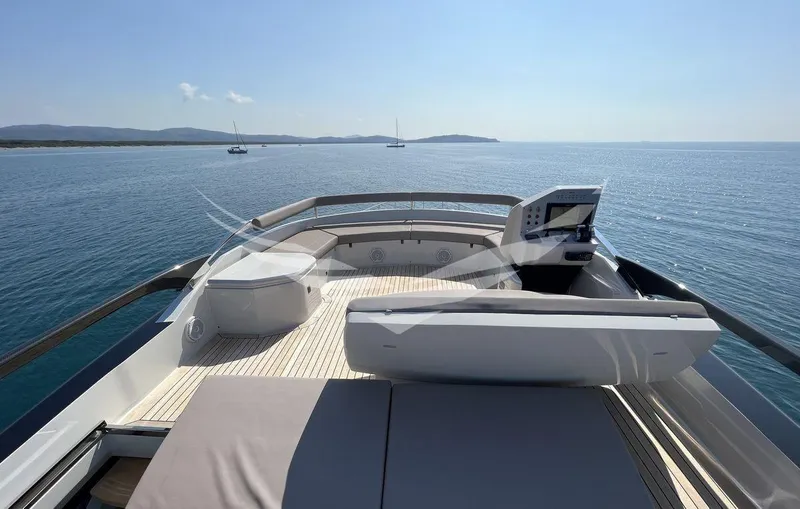  Yacht Photos Pics 8851323_20230607023033483_1_XLARGE.jpg