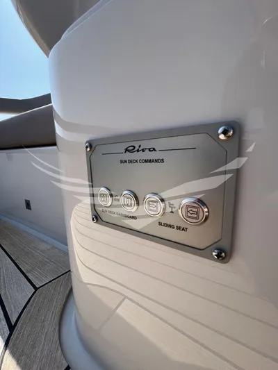  Yacht Photos Pics 8851323_20230607023035117_1_XLARGE.jpg