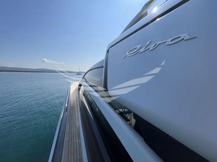  Yacht Photos Pics 8851323_20230607023042510_1_XLARGE.jpg