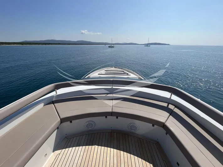  Yacht Photos Pics 8851323_20230607023040553_1_XLARGE.jpg