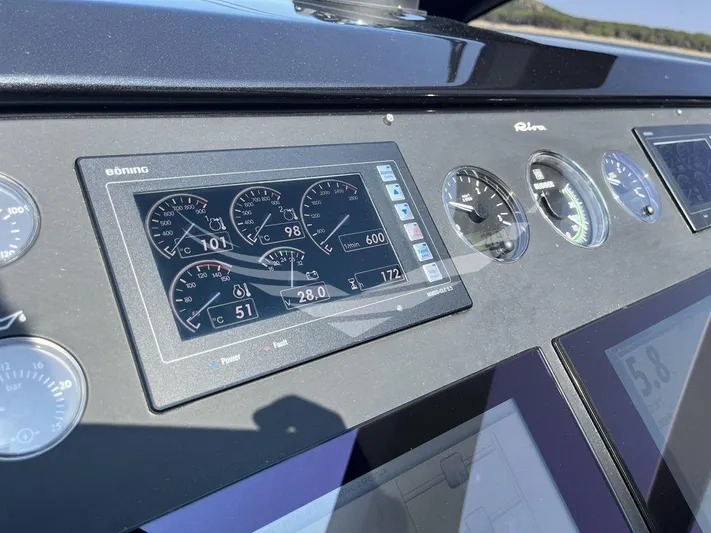  Yacht Photos Pics 8851323_20230607023104707_1_XLARGE.jpg