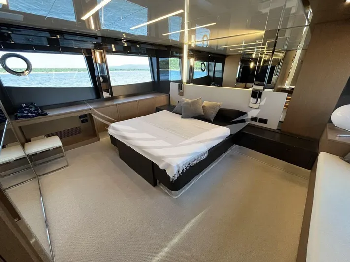  Yacht Photos Pics 8851323_20230607023114378_1_XLARGE.jpg