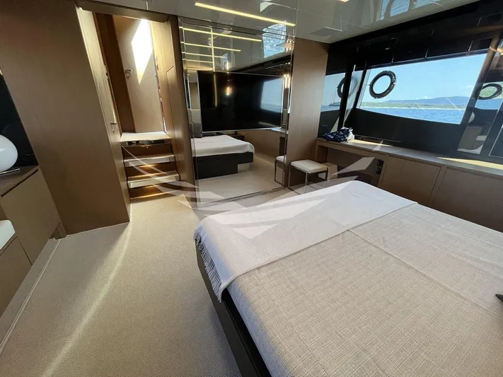  Yacht Photos Pics 8851323_20230607023120808_1_XLARGE.jpg