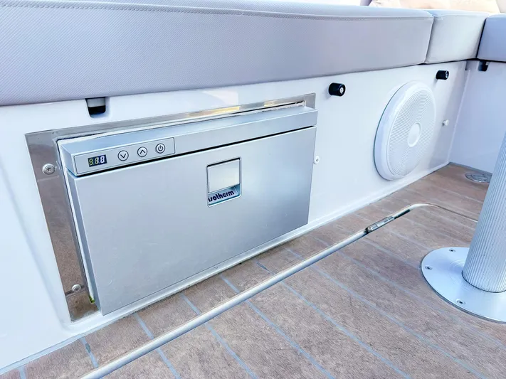 4787mm Yacht Photos Pics 2023 RYCK 280 boat interior with built-in refrigerator and speaker.