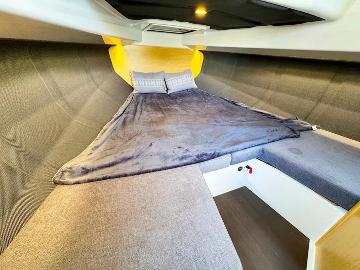 4787mm Yacht Photos Pics Cozy cabin interior of 2023 RYCK 280 boat with comfortable bedding.
