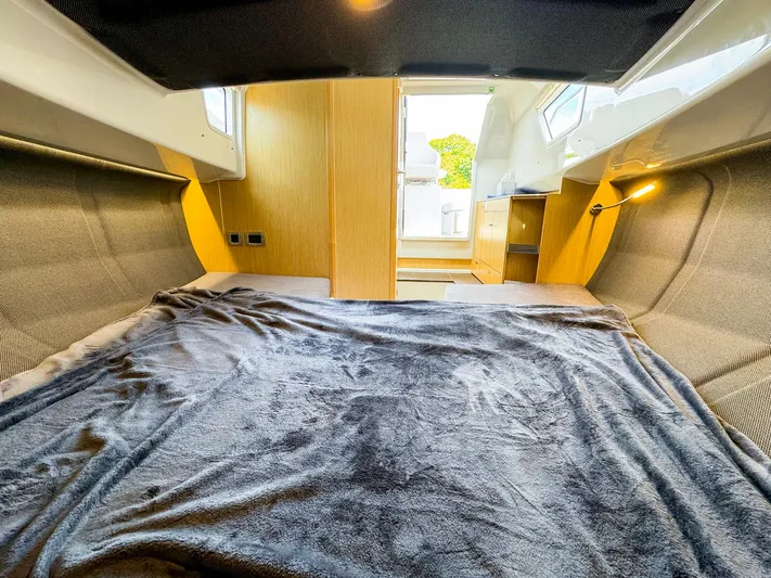 4787mm Yacht Photos Pics Interior cabin of 2023 RYCK 280 boat with cozy bedding and modern design.