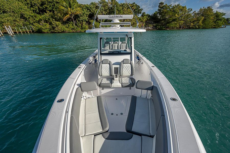 2021 Everglades 335