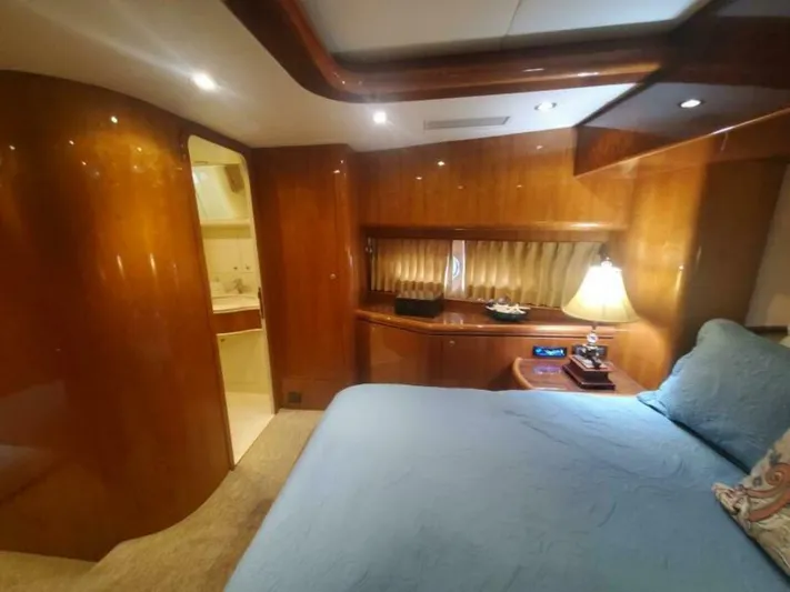 Belisarius Yacht Photos Pics Horizon 92 BELISARIUS - VIP Stateroom