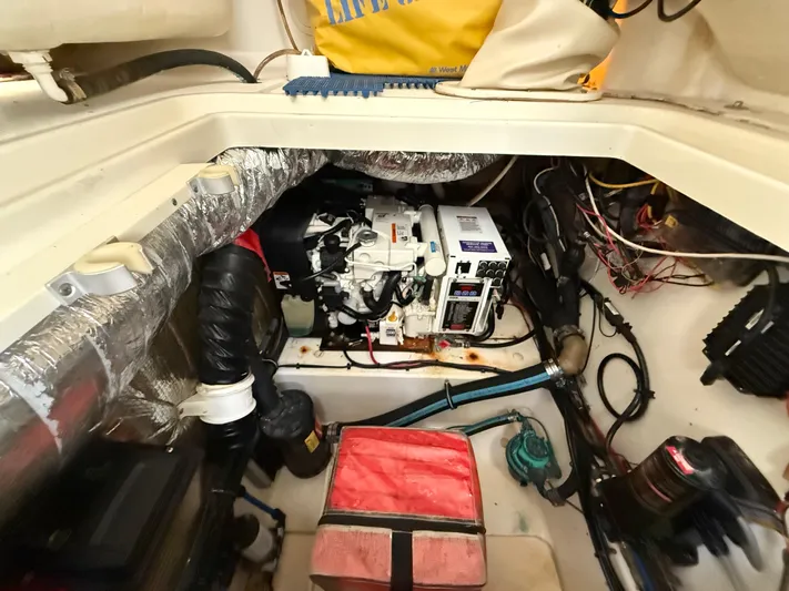  Yacht Photos Pics 2008 Hydra-Sports Vector 3500 VX engine compartment with wiring and equipment.