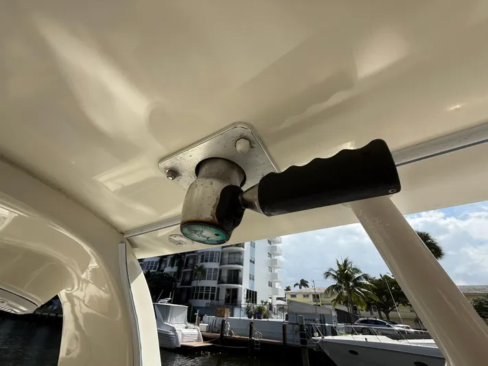  Yacht Photos Pics 2008 Hydra-Sports Vector 3500 VX boat interior with mounted handle, dockside view.