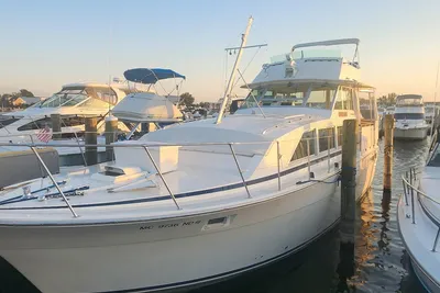 Bertram 42 Flybridge Motor Yacht