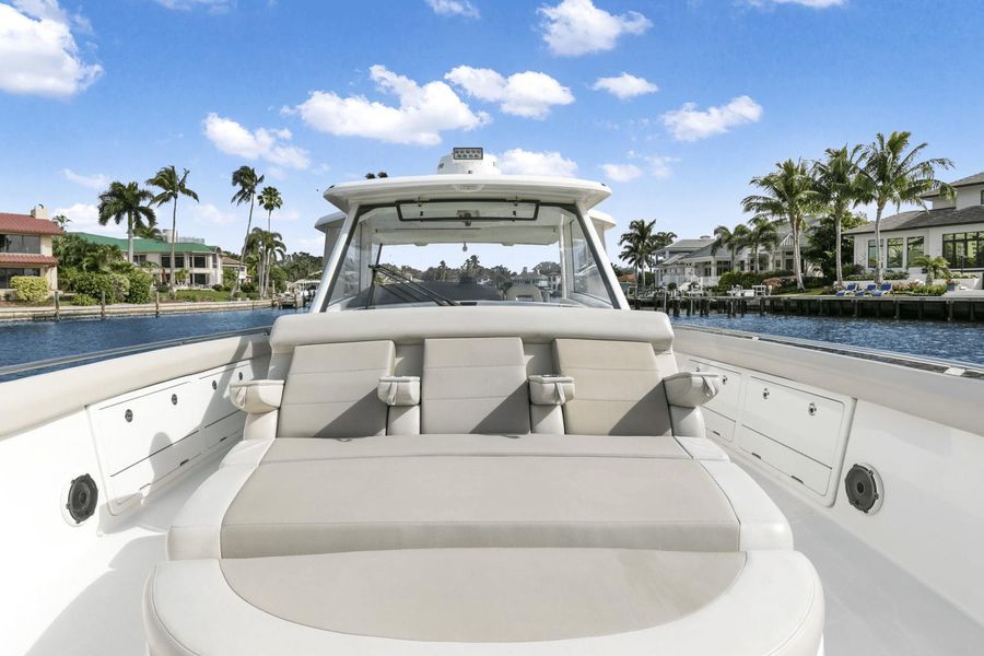 2019 Boston Whaler 420 Outrage