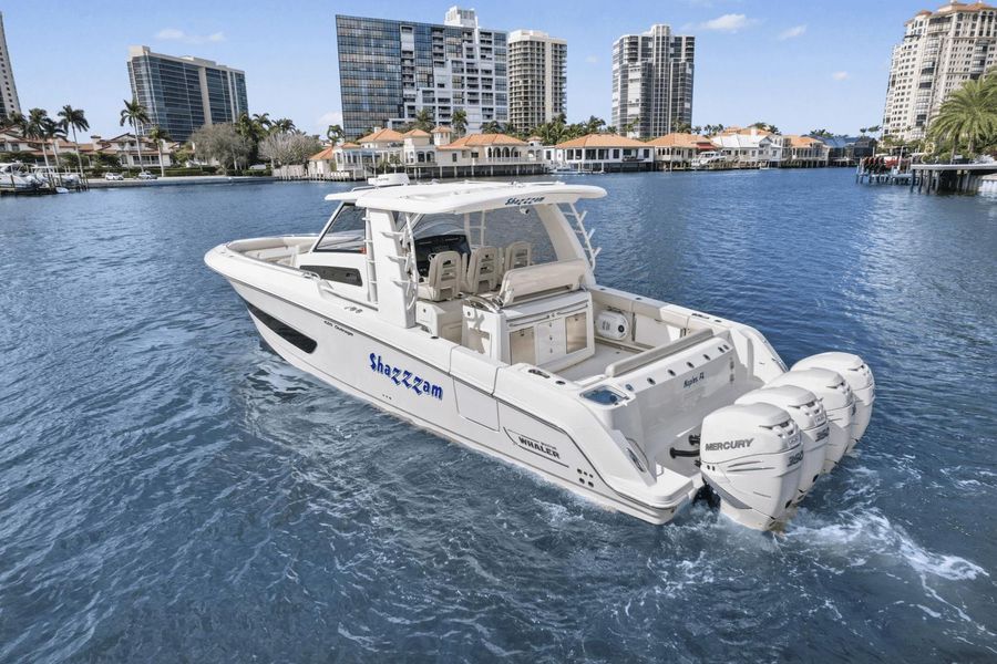 2019 Boston Whaler 420 Outrage