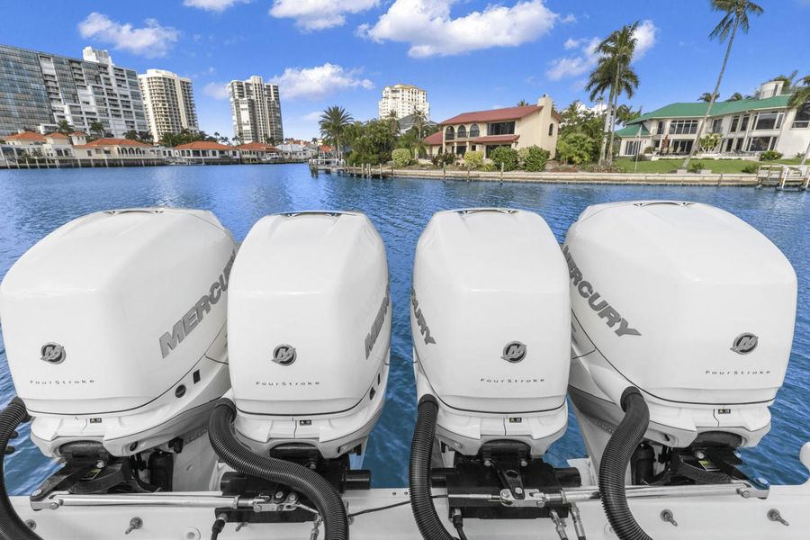 2019 Boston Whaler 420 Outrage