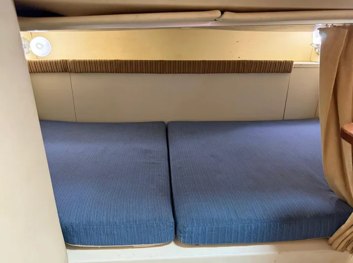  Yacht Photos Pics 2008 Hydra-Sports Vector 2800 WA cabin interior with blue cushions and ambient lighting.